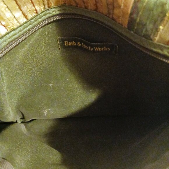 Bath & Body Works Green Fabric Bag W/Matching Cosmetic Bag - Picture 10 of 10